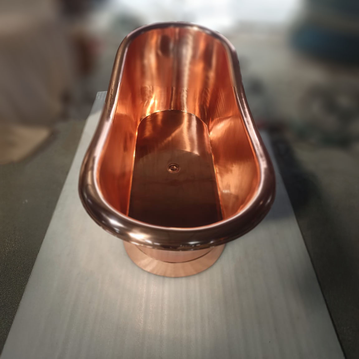 Slanting Base Copper Bathtub Full Shining Copper Finish